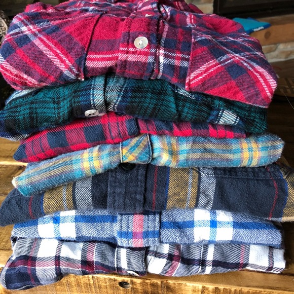 Bundle of flannels - Picture 1 of 8